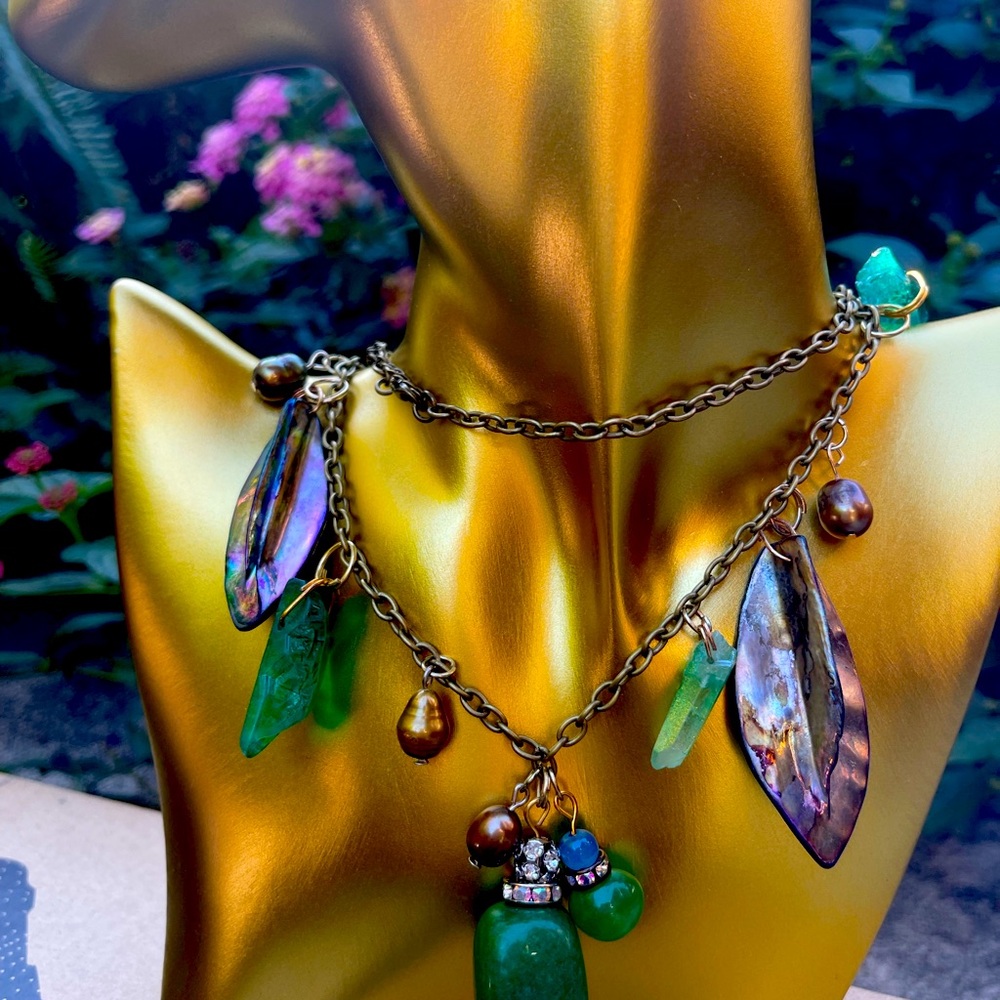 Brown pearls,shells crystals,emerald jade onyx brass, new
Fia’s custom design